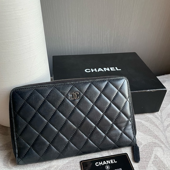 Chanel Black Lambskin Quilted Zipper Wallet - Picture 1 of 14